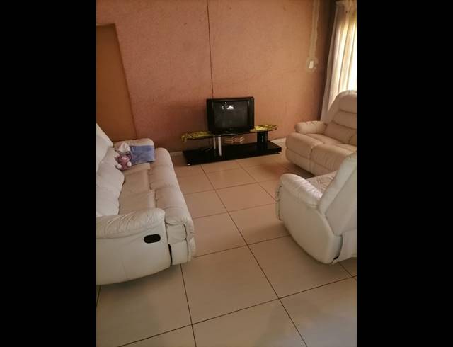 3 BEDROOM FREESTANDING FOR SALE IN TSAKANE EXT 12